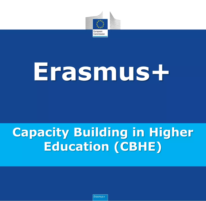 Логотип програми Erasmus+ Capacity Building in Higher Education (CBHE) з емблемою Європейської Комісії на синьому фоні. 